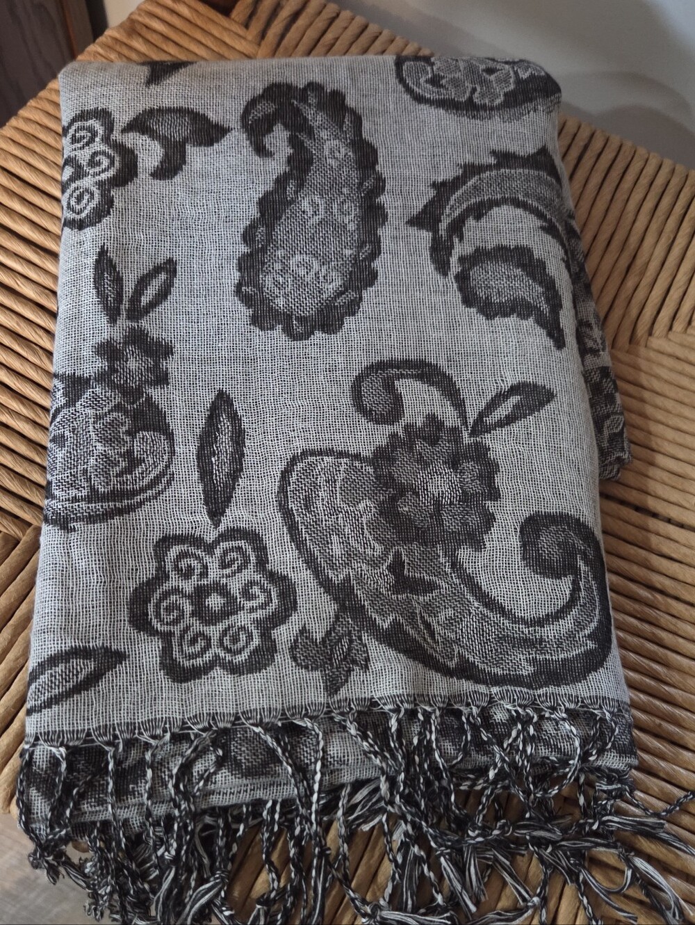 Long Scarf Wrap Black Gray Light Weight Paisley Design No Tag/? Material